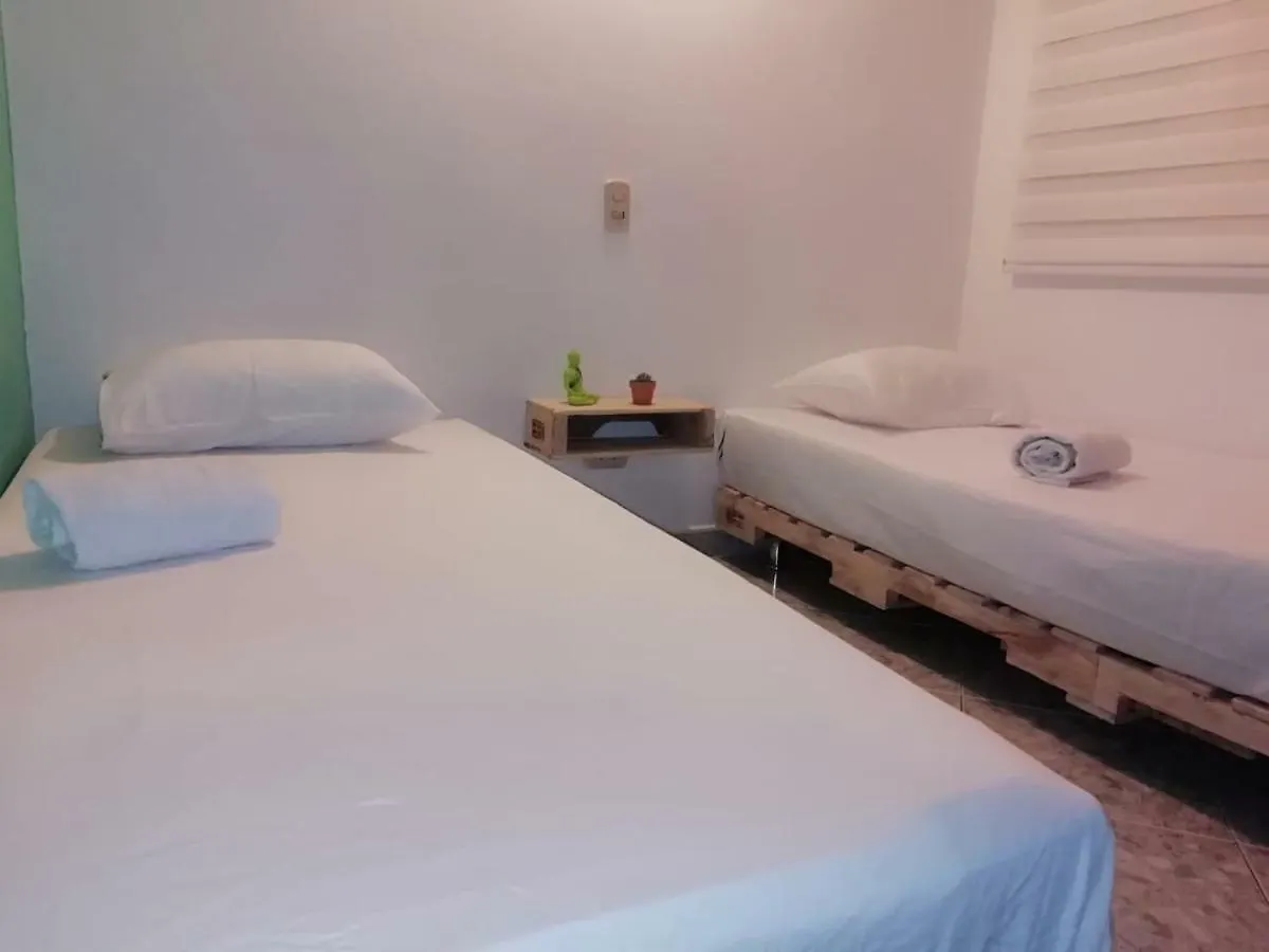 Coco Hostal Medellín 2*,