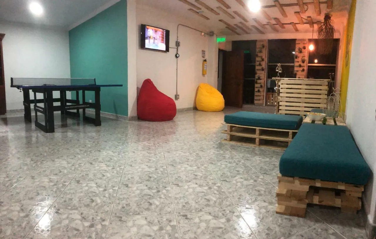 Coco Hostal Medellín 2*,